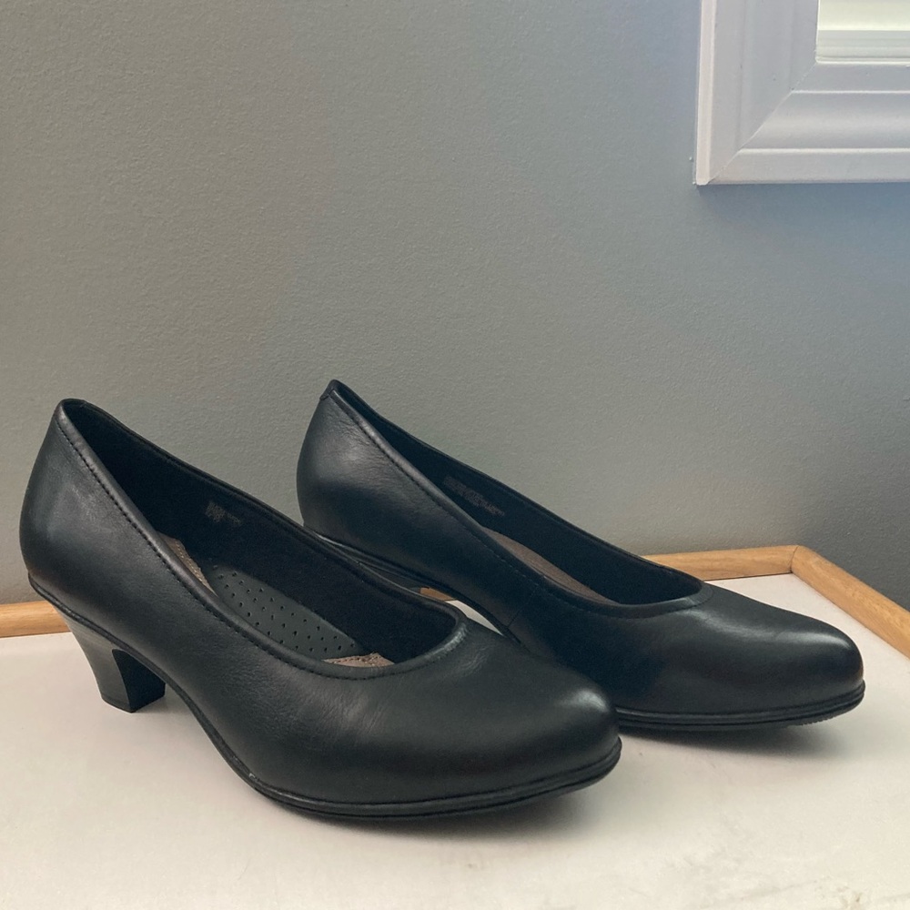 Earth Bijou Wide Black Soft Leather pump heels women’s 9.5